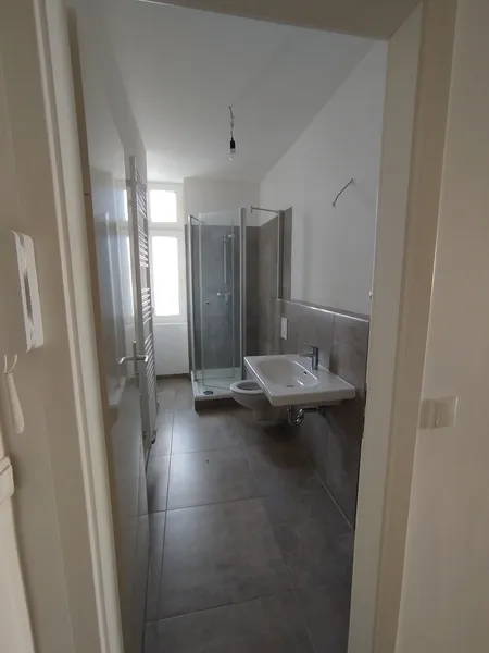 Sanierte Altbauwohnung mit zwei Balkonen in Berlin-Wedding – ab sofort, auf zwei Jahre befristet — photo 1